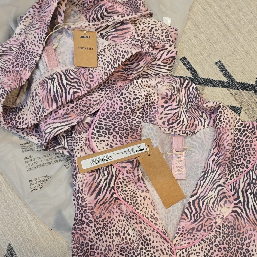 SKIMS Sleep Long Sleeve Button Up Set - Bloom Mini Multi Animal Print - Picture 8 of 12